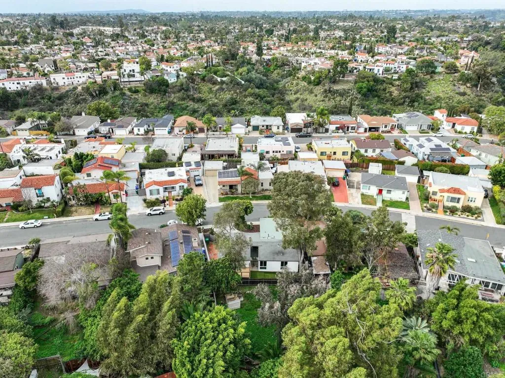 https://cdn.realtyfeed.com/cdn/127/306641818/5f5662c71db8b2d863574a66f8ab564d.webp