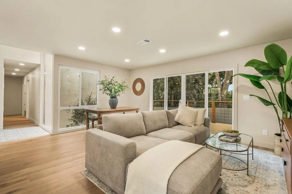 https://cdn.realtyfeed.com/cdn/127/306641818/83d78a0c881f08bed0de36d6811fb9c0.webp