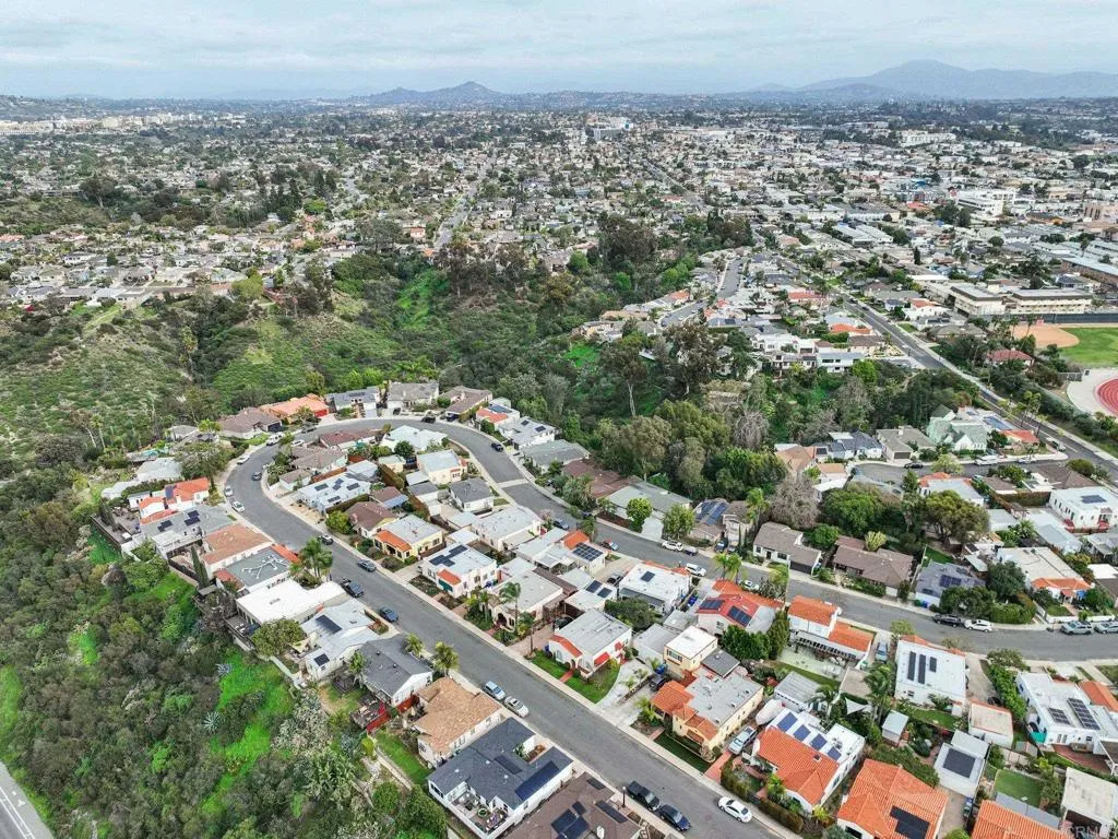 https://cdn.realtyfeed.com/cdn/127/306641818/92874e537c3a6e1475242c3641e23729.webp