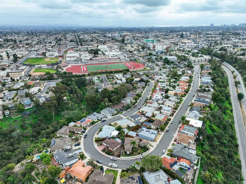 https://cdn.realtyfeed.com/cdn/127/306641818/b344890c16919a52e7930f4495da5f2c.webp