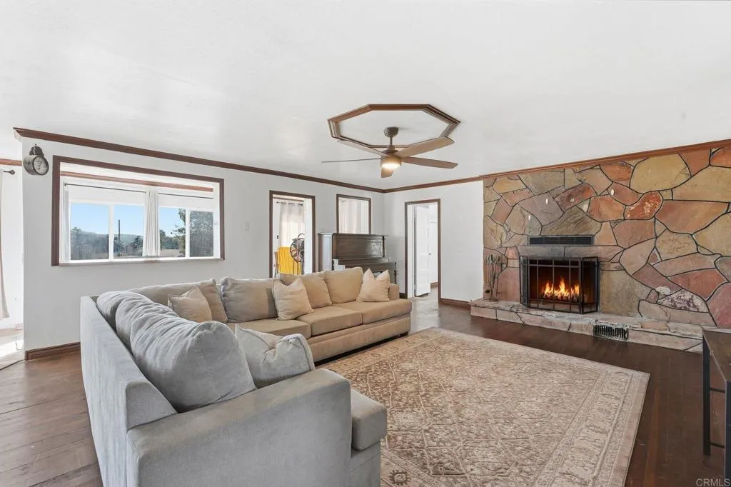 https://cdn.realtyfeed.com/cdn/127/306641986/50dd3a151435ff56f70ab354443373fb.webp