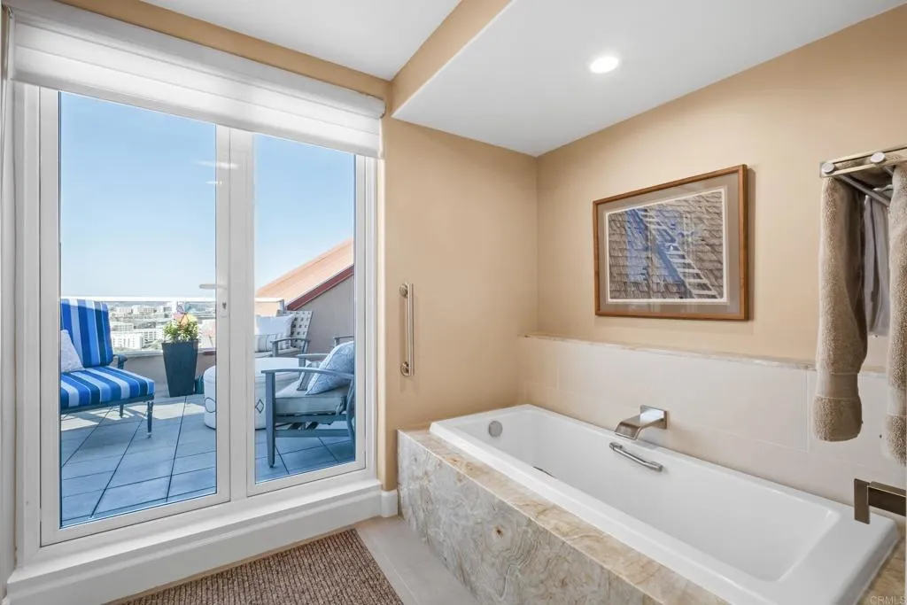 https://cdn.realtyfeed.com/cdn/127/306642031/7492ca1131afaa0aa0a97455d3ed2387.webp