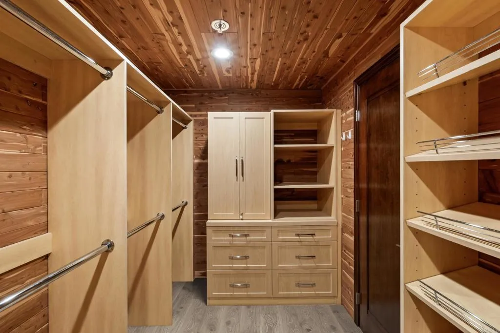 https://cdn.realtyfeed.com/cdn/127/306642031/7c6443727823f0ec9f02e86eeeeb9ab9.webp