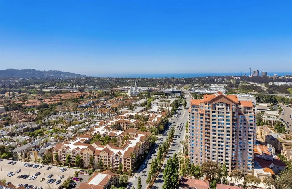 https://cdn.realtyfeed.com/cdn/127/306642031/a80072606e7686dffc6cb2509d71cb0c.webp