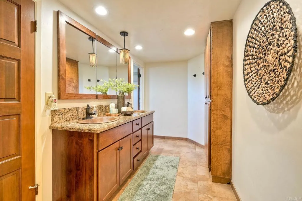 https://cdn.realtyfeed.com/cdn/127/306642034/62645fe3b6b3aad1c1b64a063da24f10.webp