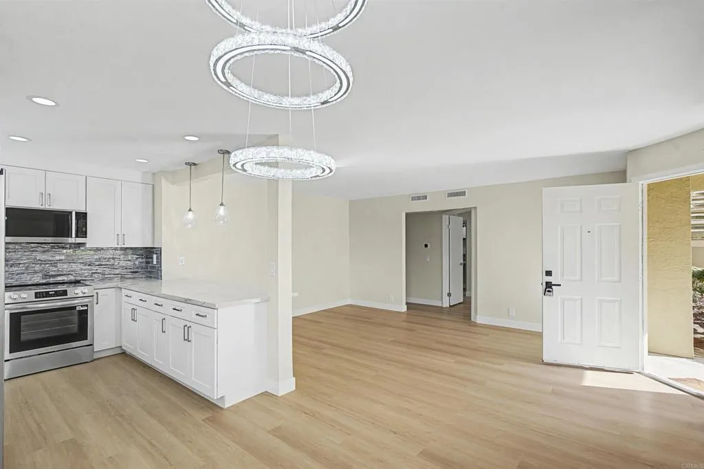 https://cdn.realtyfeed.com/cdn/127/306642080/88eda574657593959240fe530f2dcbf9.webp
