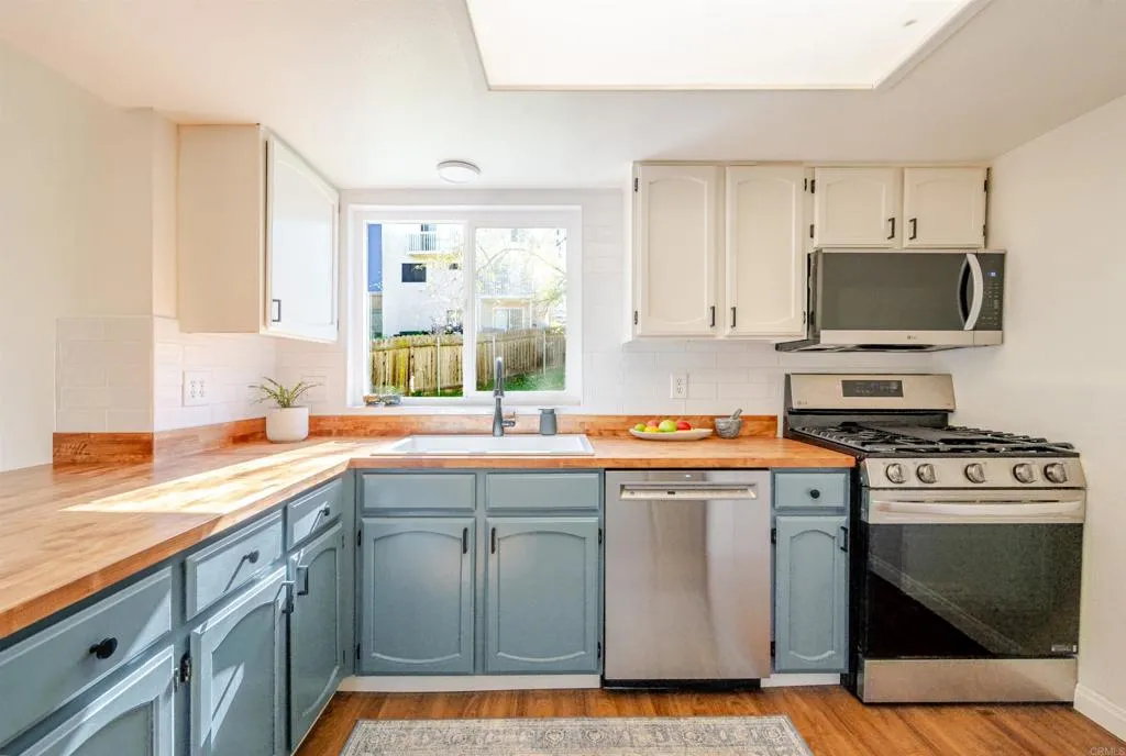 https://cdn.realtyfeed.com/cdn/127/306642131/8508f83f993cf55c783487682c30fe0a.webp
