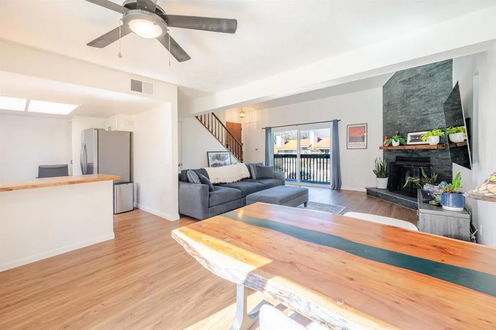 https://cdn.realtyfeed.com/cdn/127/306642131/db4c4ffa5e3e365581119d24c83d118f.webp