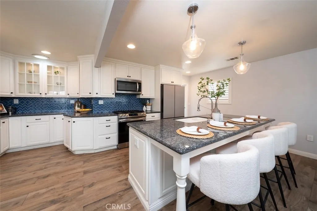https://cdn.realtyfeed.com/cdn/127/306642140/a3c944a84c884a6c7793aeafa6d36e14.webp