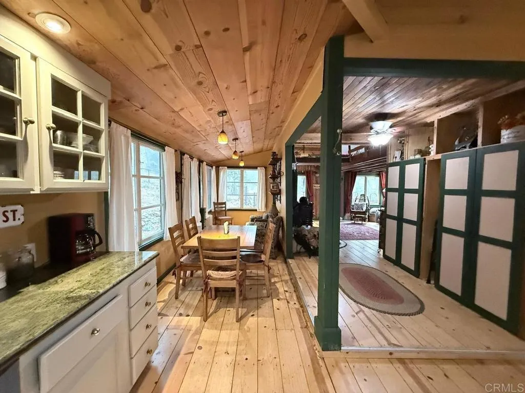 https://cdn.realtyfeed.com/cdn/127/306642190/123184fe36b4cc0843feb3b709085f22.webp