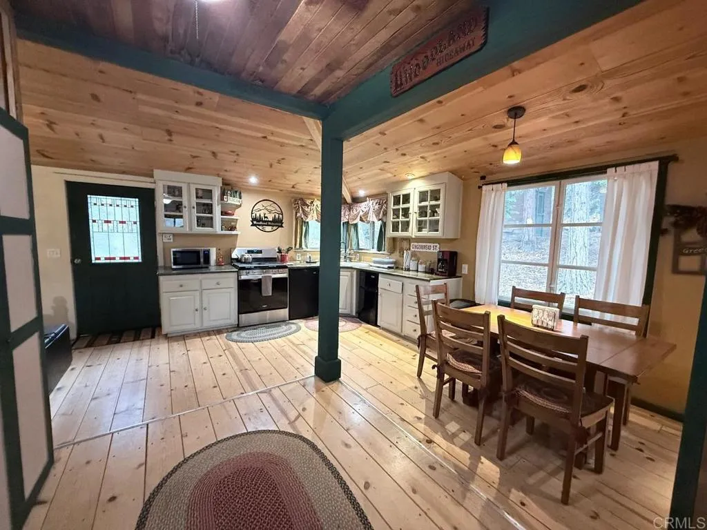 https://cdn.realtyfeed.com/cdn/127/306642190/129cd79b4e04f9741da1bc9a0d42429f.webp