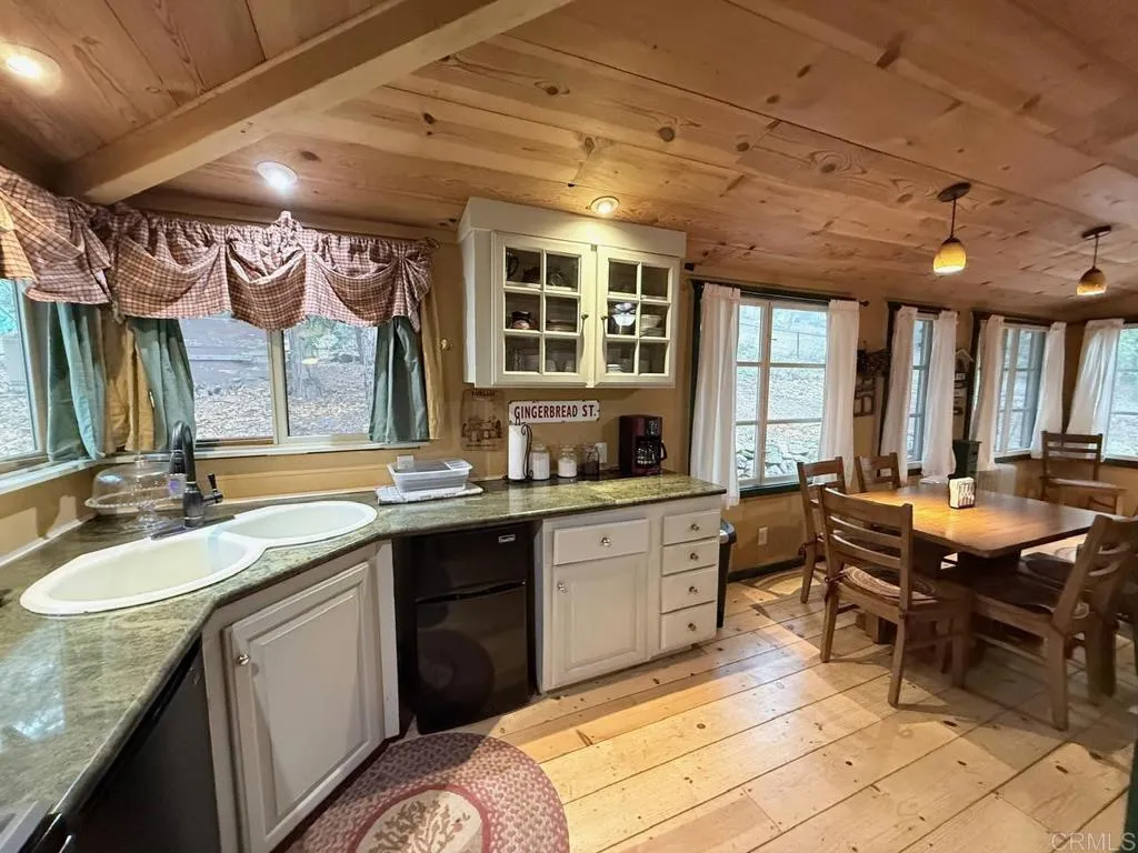 https://cdn.realtyfeed.com/cdn/127/306642190/88d398d13d3986c58c67de35ecbaa2ce.webp