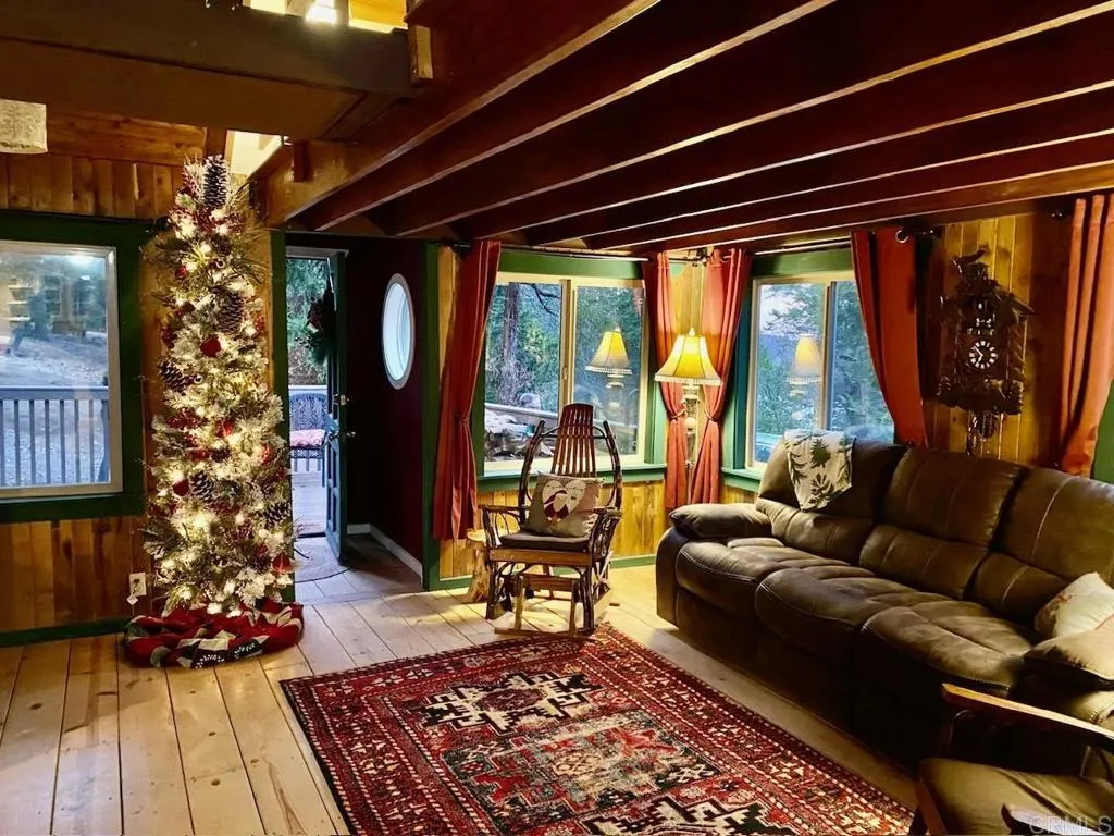 https://cdn.realtyfeed.com/cdn/127/306642190/fb122b61a9a30395ba6a68d3a62e499a.webp