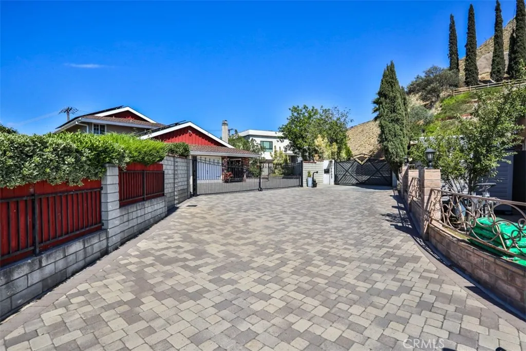 3003 Mesa Verde Drive, Burbank, CA 91504 - Photo 4 of 44, Burbank, CA