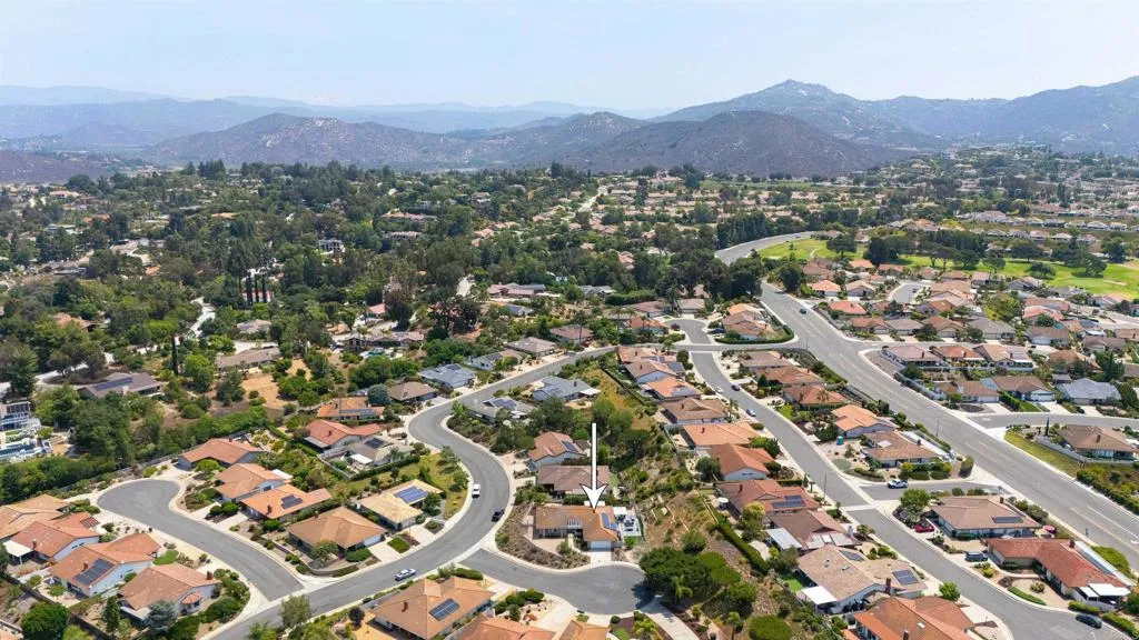 https://cdn.realtyfeed.com/cdn/127/306642376/f30ce9d8e6b5fb7f67d261158212288b.webp