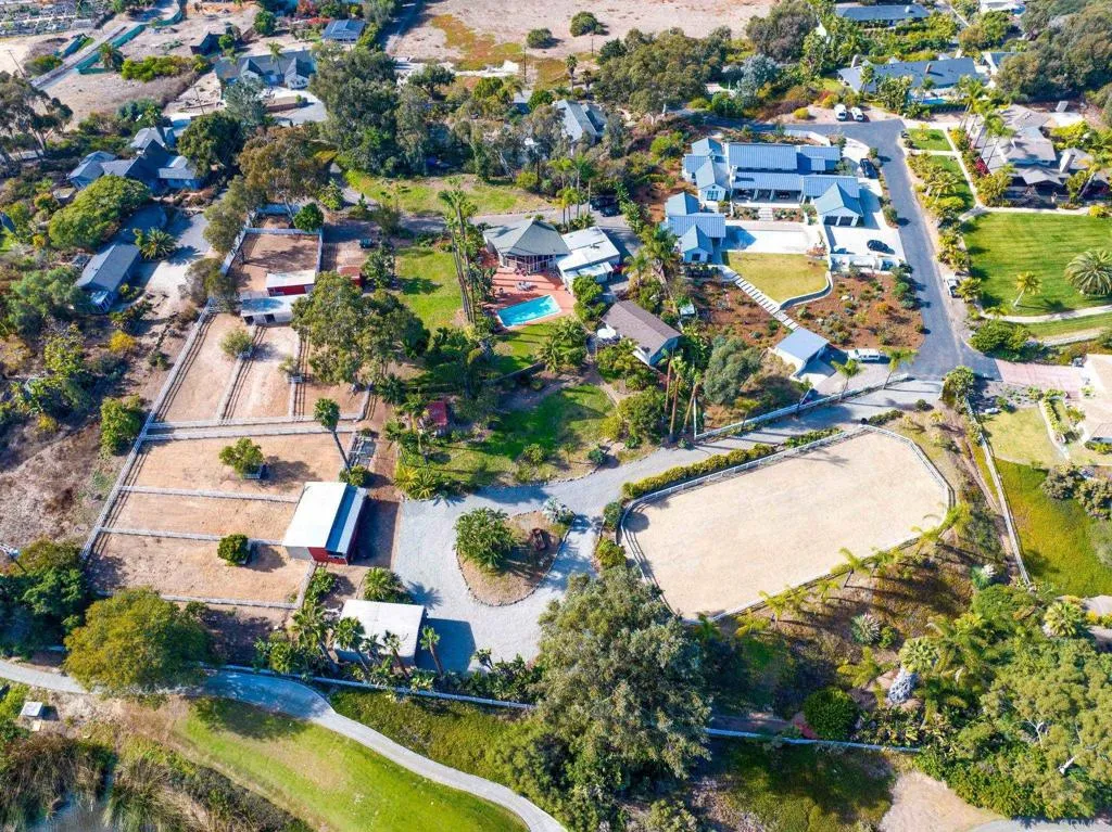 https://cdn.realtyfeed.com/cdn/127/306642532/661cc4f22ae12aae62652139e41d9d6b.webp