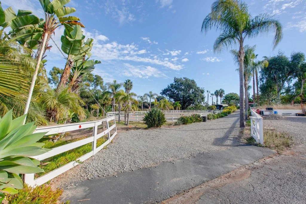 https://cdn.realtyfeed.com/cdn/127/306642532/6cb9807c7f64fcb9bf598fa45fccb2ae.webp