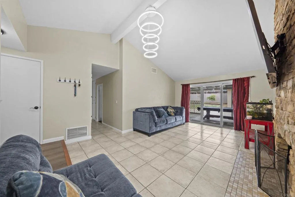 https://cdn.realtyfeed.com/cdn/127/306642599/6f741129de05e043263c0a6e404901c4.webp