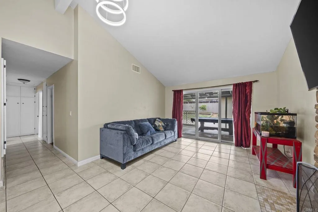 https://cdn.realtyfeed.com/cdn/127/306642599/8337559a5345e8e344d46bb13f8c196a.webp