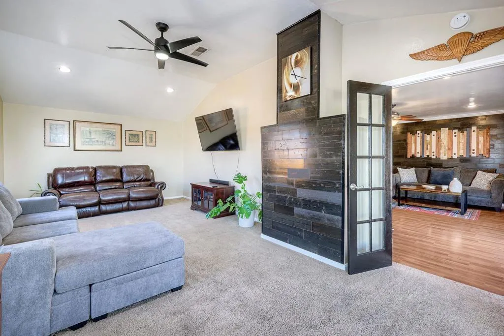 https://cdn.realtyfeed.com/cdn/127/306642636/b1e4c63116b7bea42a76d8410fedd707.webp