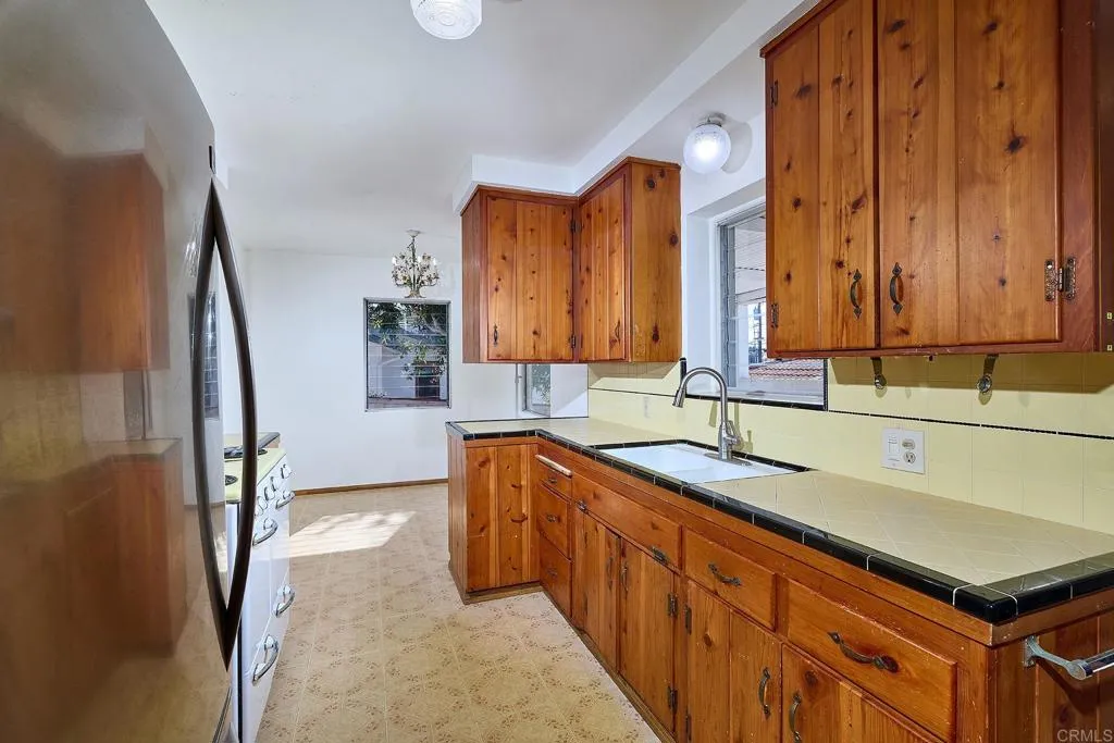https://cdn.realtyfeed.com/cdn/127/306642670/5096d542673b03452e404e26e21d6130.webp