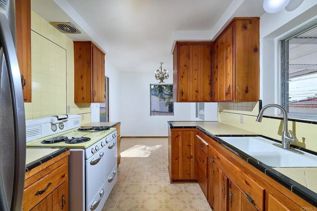 https://cdn.realtyfeed.com/cdn/127/306642670/7e4fc406654b7c617c7bf6a35b0393d7.webp