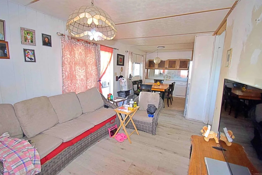 https://cdn.realtyfeed.com/cdn/127/306642715/24507bf8040be793e0c07f262c3195e8.webp