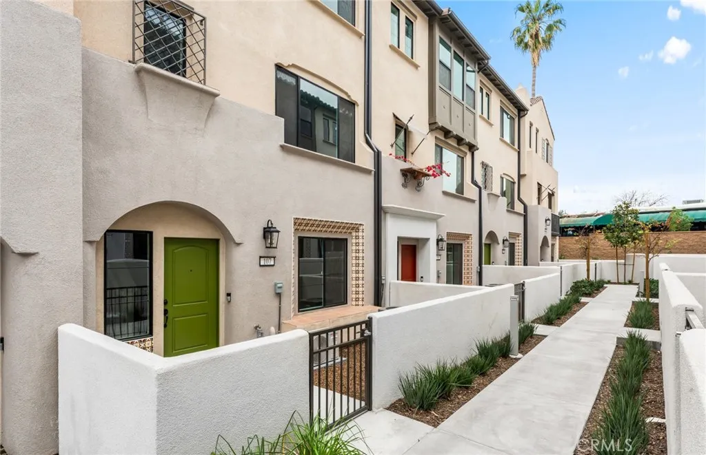 107 Kimberwick Court, Burbank, CA 91506 - Photo 2 of 36, Burbank, CA