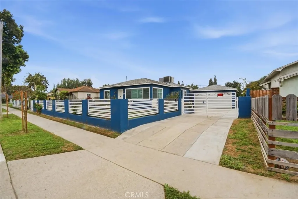 13827 Fairlock, Paramount, CA 90723