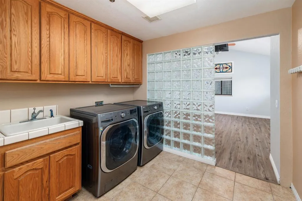 https://cdn.realtyfeed.com/cdn/127/306642802/58442d255f9559528babf00b4b23d5a9.webp