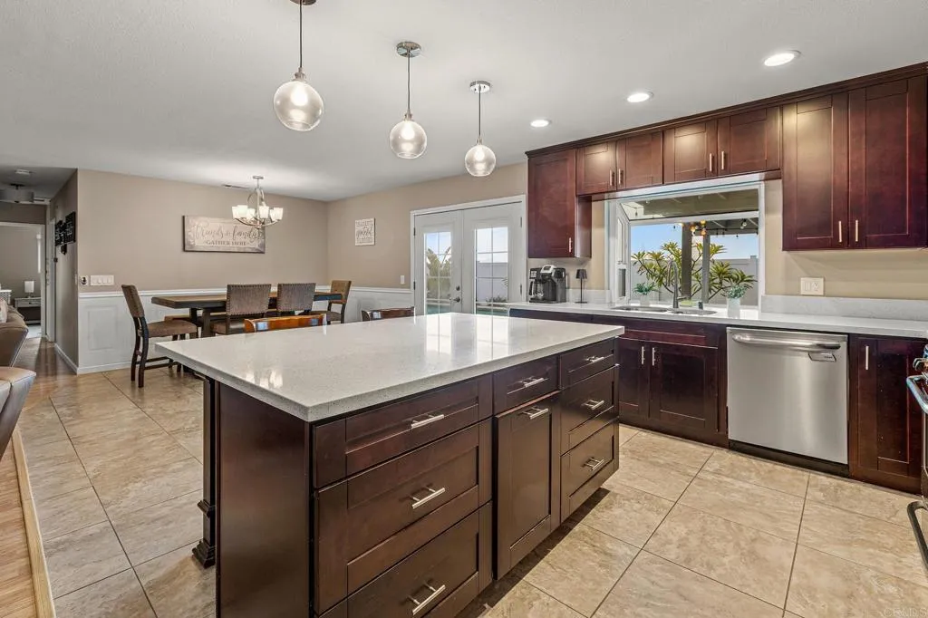 https://cdn.realtyfeed.com/cdn/127/306642892/38f1417da524a06b0a998a7396a6d862.webp