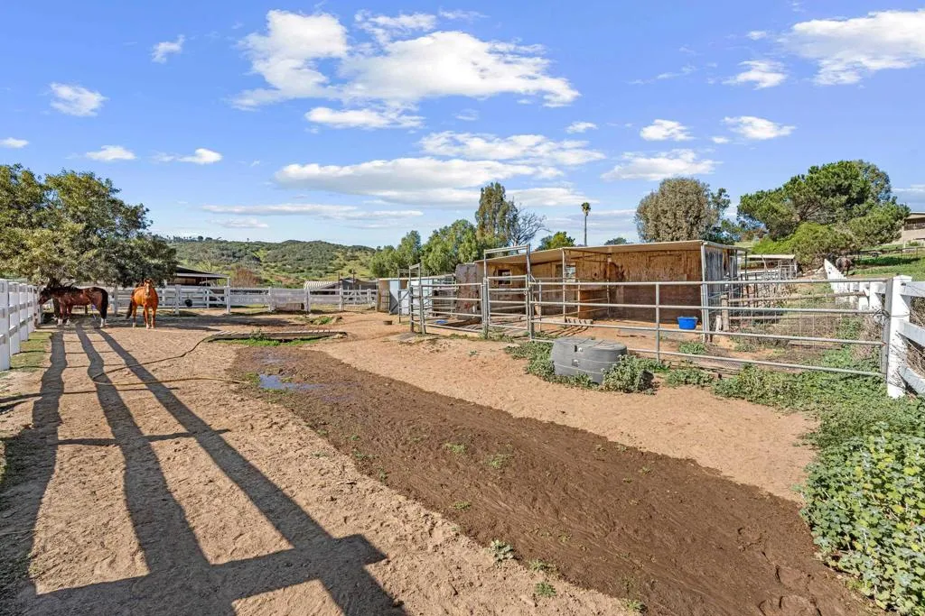 https://cdn.realtyfeed.com/cdn/127/306642895/90c0eade3409090d152ecadedcac4ab7.webp