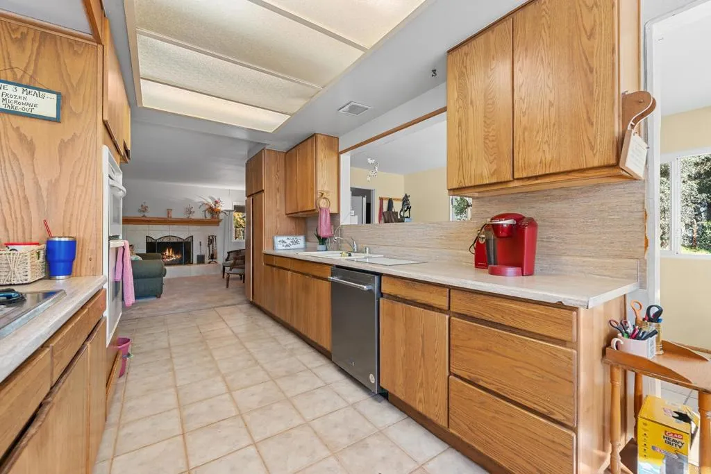 https://cdn.realtyfeed.com/cdn/127/306642895/bf0e333c725c05d8404048eaa80937d5.webp
