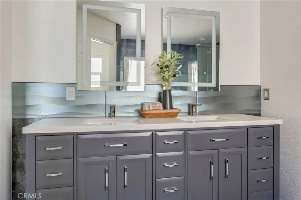 https://cdn.realtyfeed.com/cdn/127/306642962/0628da98bdfd49667e94ca2471cad223.webp