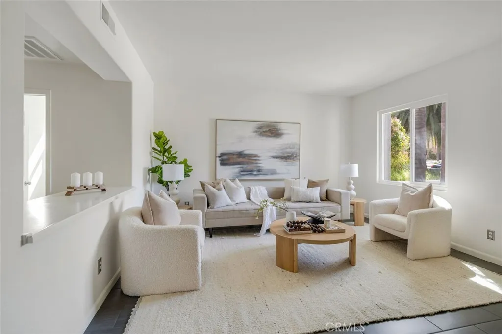 https://cdn.realtyfeed.com/cdn/127/306642962/1b62e9c7ecd3464afbbb03009e9d56c5.webp