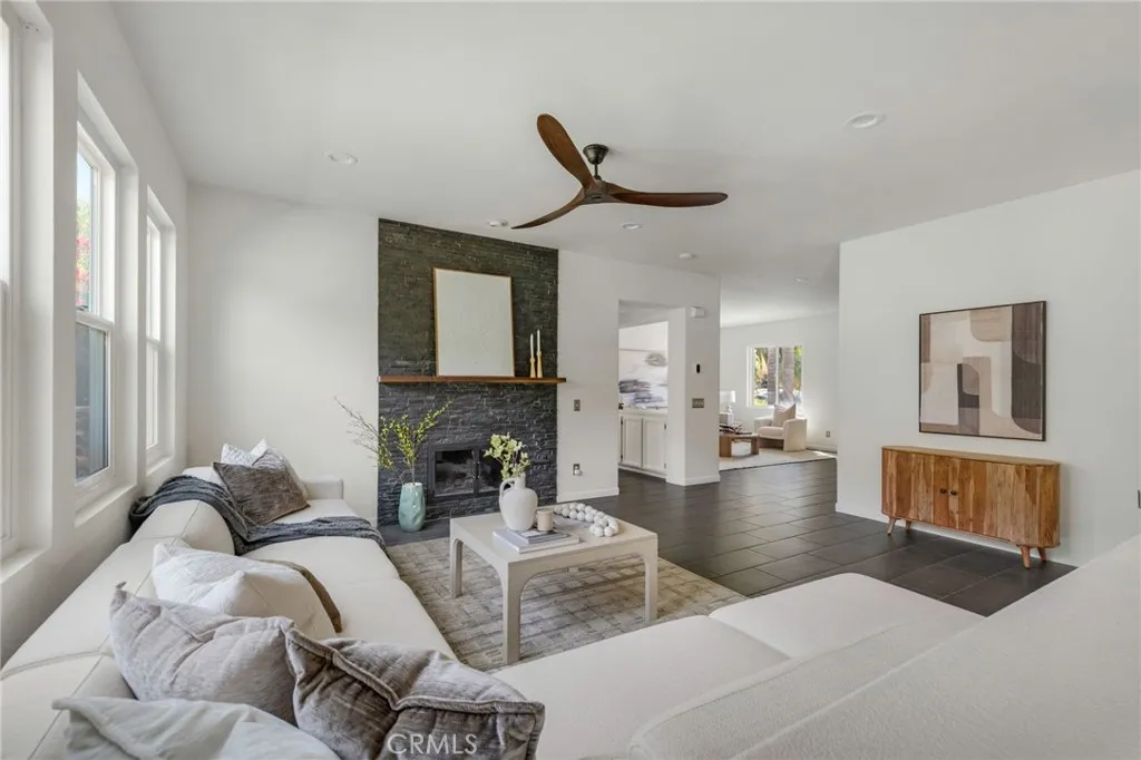 https://cdn.realtyfeed.com/cdn/127/306642962/4fefd41a8d38aae668bd9142b42a7c98.webp