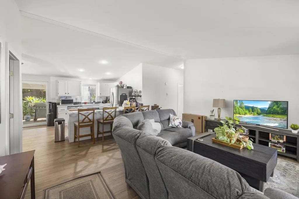 https://cdn.realtyfeed.com/cdn/127/306643371/b92a525377f9a58f557e52e1ba5c6935.webp