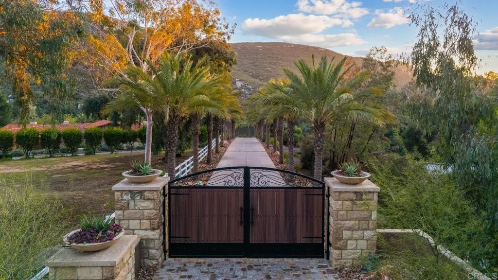 https://cdn.realtyfeed.com/cdn/127/306643495/10b9a2116ee5ac51912644169e3e152a.webp