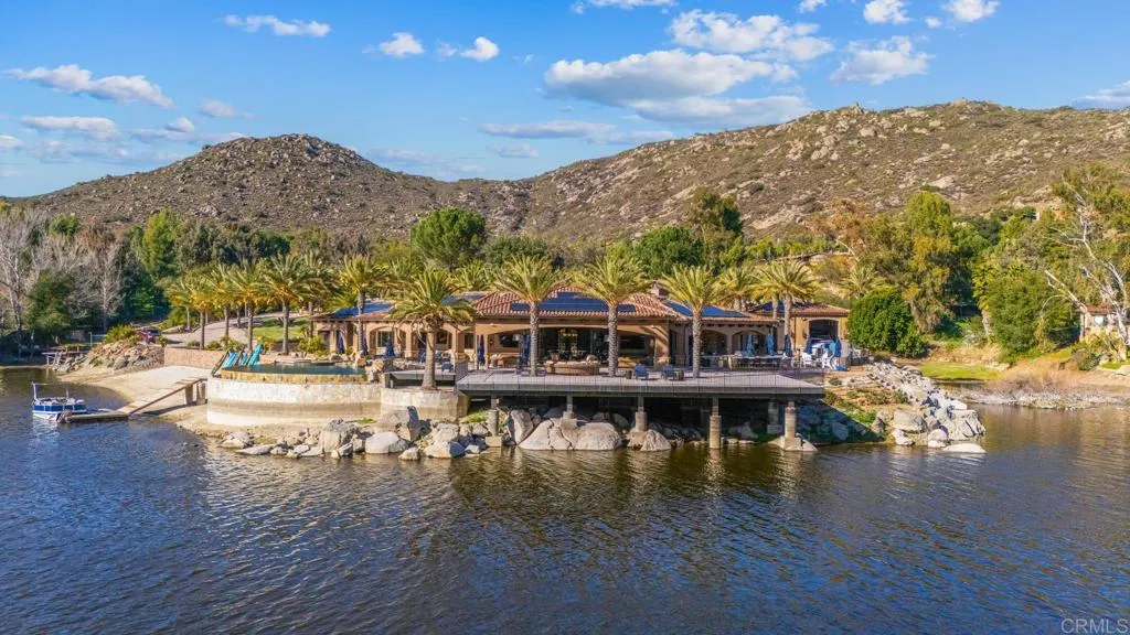 https://cdn.realtyfeed.com/cdn/127/306643495/352358db97ab12401d70798460e441b4.webp