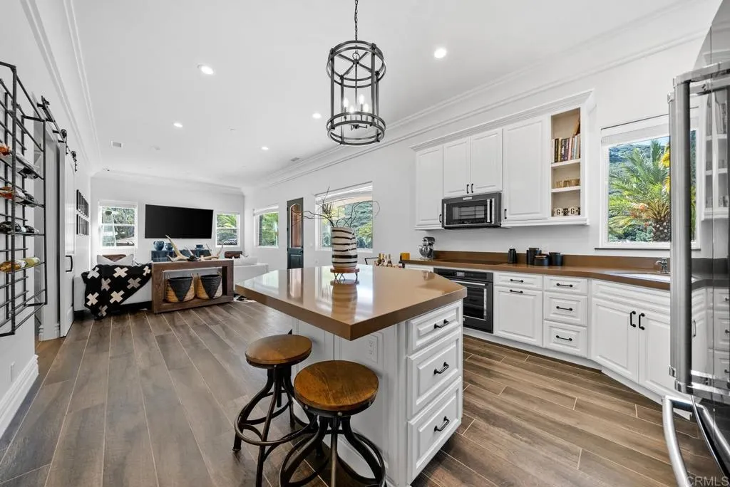 https://cdn.realtyfeed.com/cdn/127/306643495/af09a21bc44058aae9d2a35fd8592ed8.webp