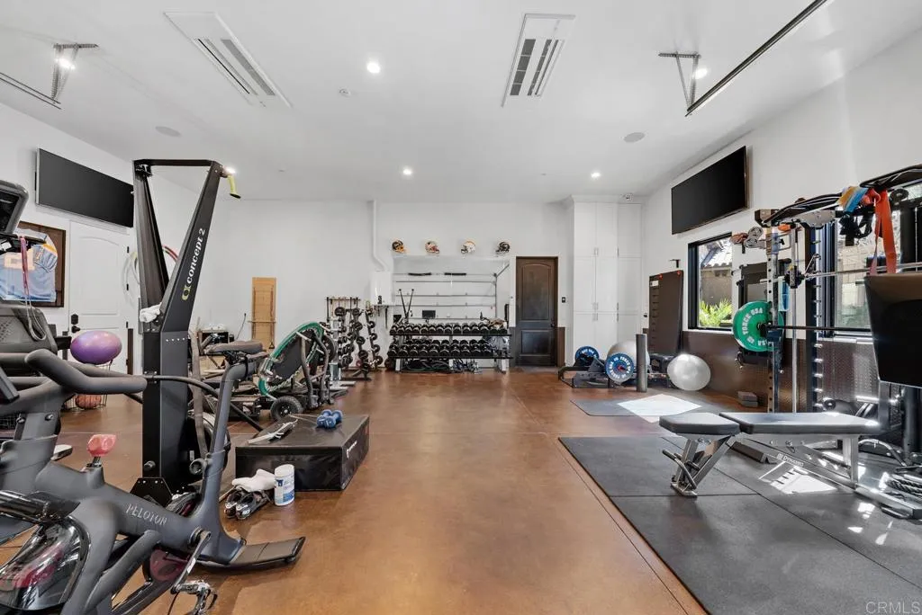 https://cdn.realtyfeed.com/cdn/127/306643495/f77bbb40104f256f4195bde1518e4aa6.webp