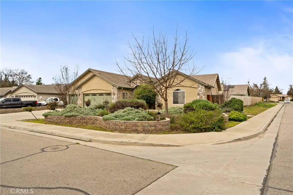2500 W Perez, Visalia, CA 93291 - Photo 2 of 31, Visalia, CA