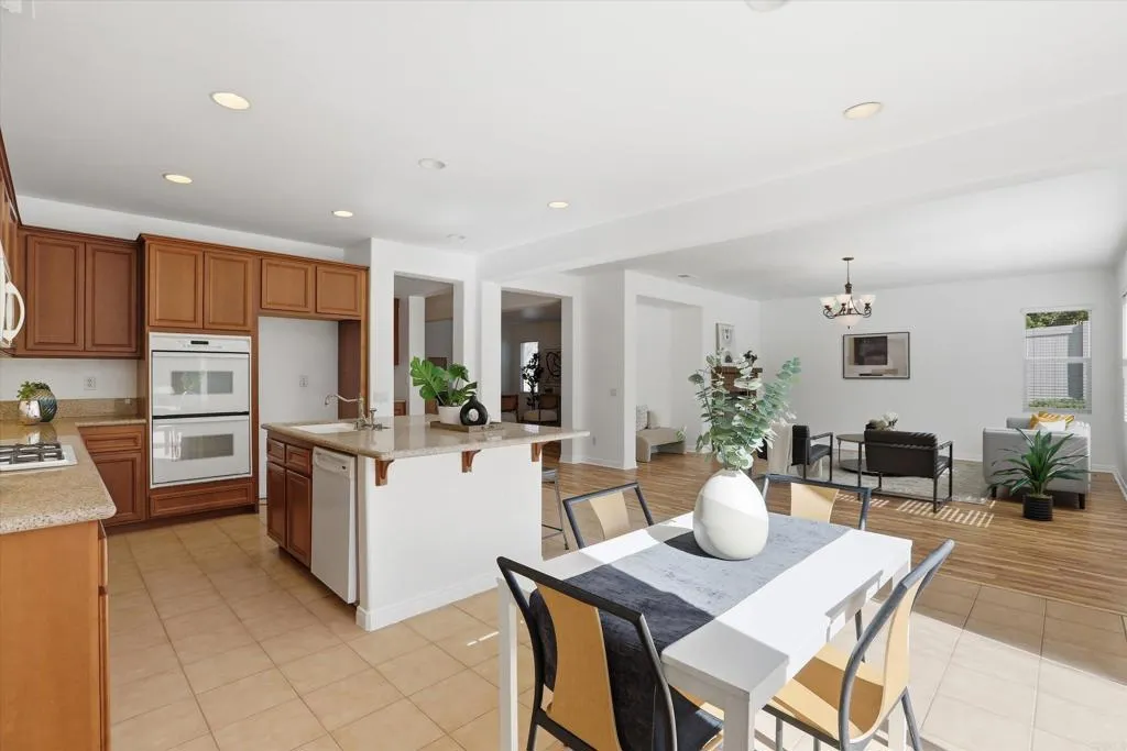 https://cdn.realtyfeed.com/cdn/127/306643606/924d9245e4b327083be2aa30cebabee3.webp