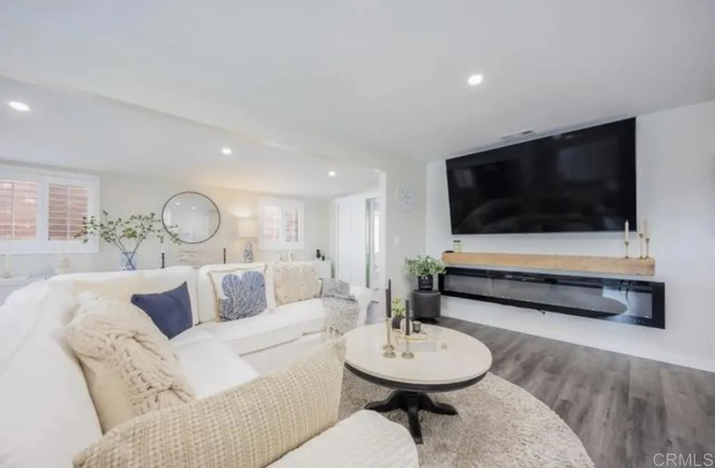 https://cdn.realtyfeed.com/cdn/127/306643641/1040c33284f0db16a50f8c7cb01897d0.webp