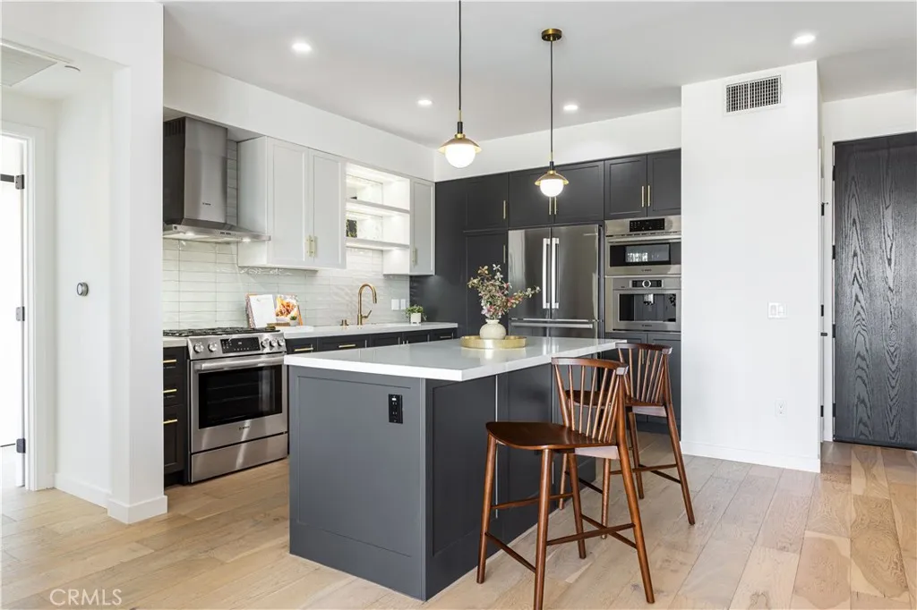 1333 S Orange Grove Avenue 304