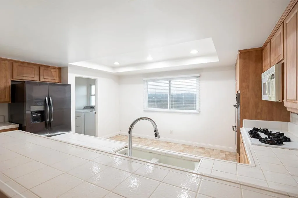 13236 Fiji Way Unit L, Marina del Rey, CA 90292 - Photo 4 of 19, Marina Del Rey, CA