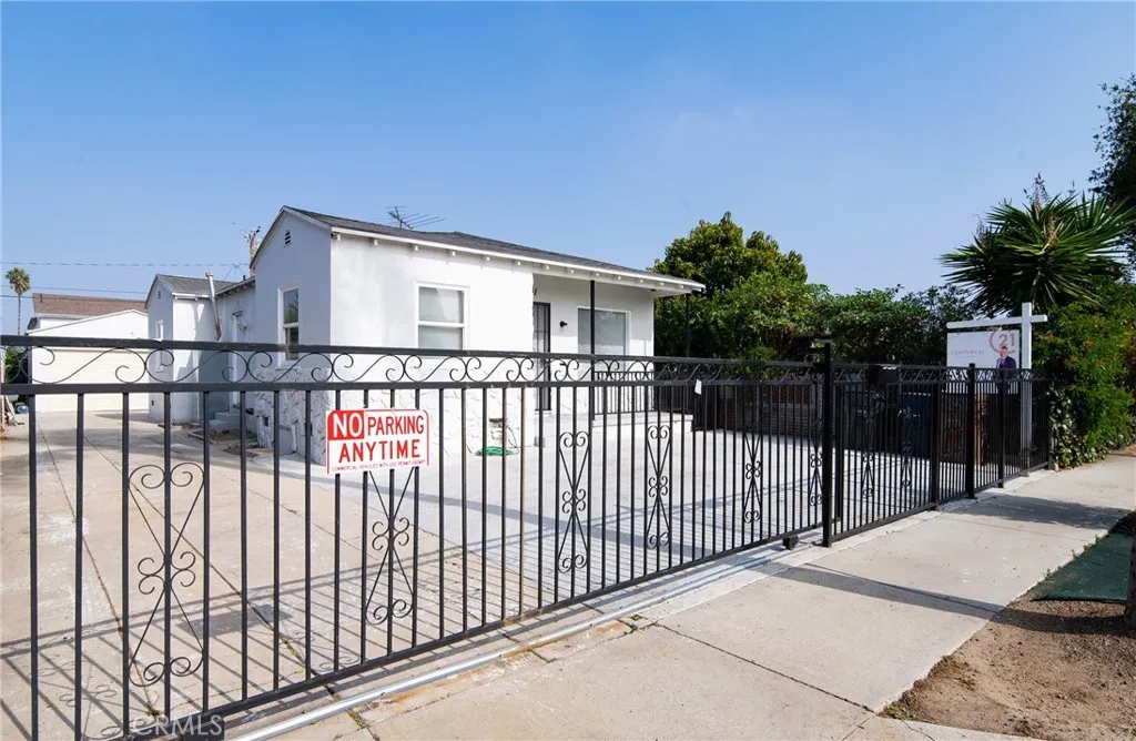 Los Angeles, CA 90044