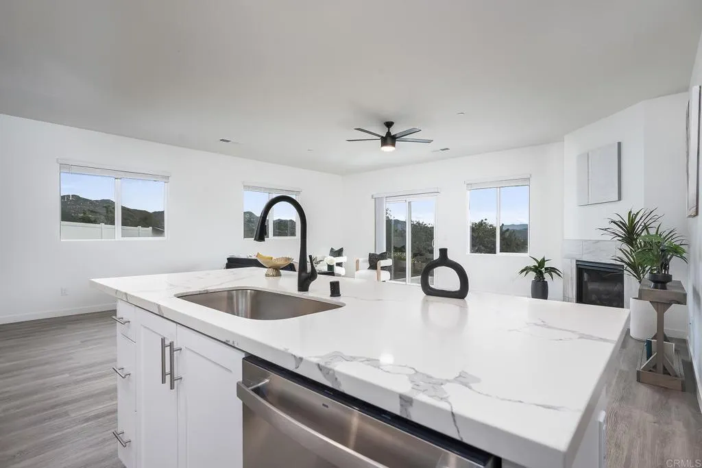 https://cdn.realtyfeed.com/cdn/127/306643899/9af6a20579e39c159829ca6f32bf3c86.webp