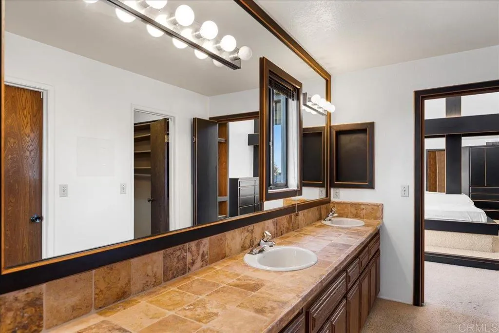 https://cdn.realtyfeed.com/cdn/127/306643952/4ef220c4053588614b5fe010dbd60380.webp