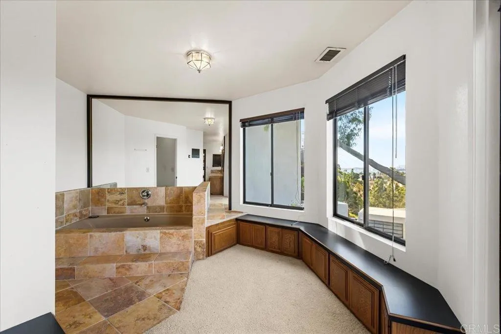 https://cdn.realtyfeed.com/cdn/127/306643952/c646835a8515e3f325dbdb8f48613991.webp